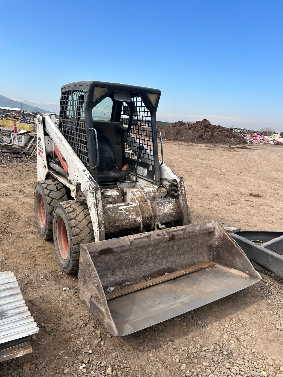 Minicargador: Bobcat S130